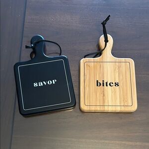 NWOT Saks Fifth Avenue Black and Tan Cutting Board Set